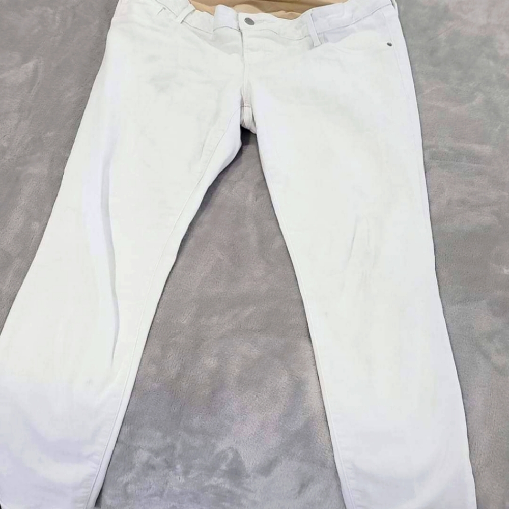 Maternity shorts and pants lot
